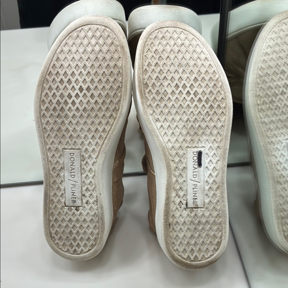 Donald J. Pliner Celeste Gold Metallic Slip-On Sneakers Size 6.5 - Picture 7 of 7